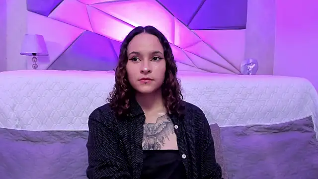 AnnyThompson  online show from December 2024 09:09:02 PM