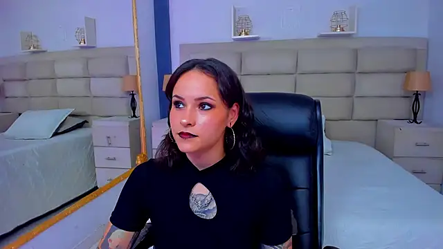 AnnyThompson  online show from November 2025 08:53:01 PM