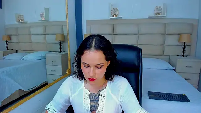 AnnyThompson  online show from November 2025 09:14:01 PM