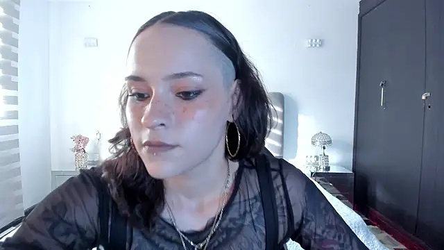 AnnyThompson  online show from March 2026 10:05:02 PM