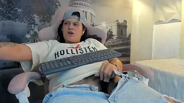 Snapshot of snowflake_xxx chatting on October 2025 11:31:02 PM snowflake xxx online show from October 2025 11:31:02 PM