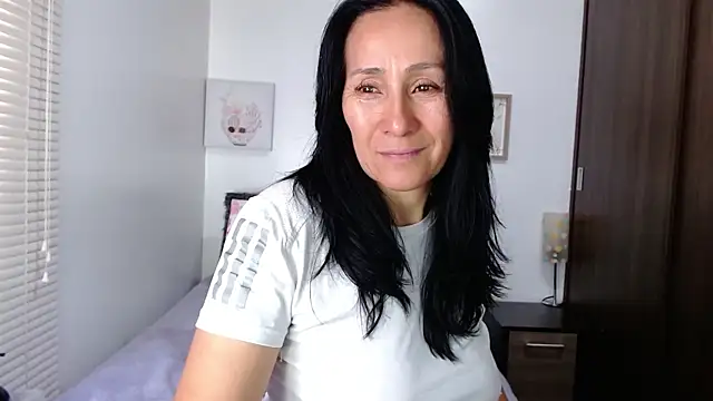 Maira B online show from April 2026 05:35:02 PM