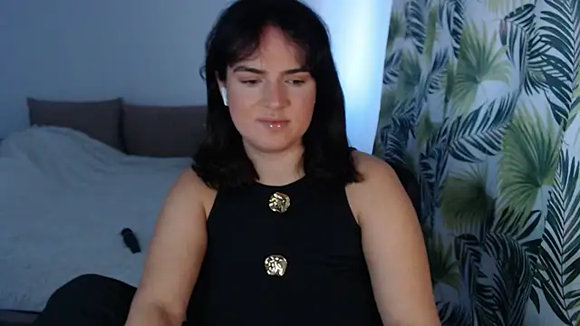 Snapshot of ChloeJewel1 chatting on May 2026 09:03:02 AM ChloeJewel1 online show from May 2026 09:03:02 AM