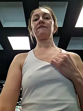 Miss    Mia  online show from February 2026 11:31:02 AM