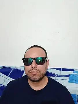 Snapshot of ElSunEagle chatting on June 2026 02:35:01 AM ElSunEagle online show from June 2026 02:35:01 AM