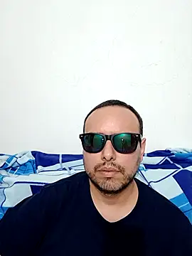 Snapshot of ElSunEagle chatting on June 2026 02:33:01 AM ElSunEagle online show from June 2026 02:33:01 AM