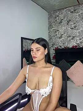 Snapshot of Maylin_Garcia chatting on February 2025 06:21:01 PM Maylin Garcia online show from February 2025 06:21:01 PM