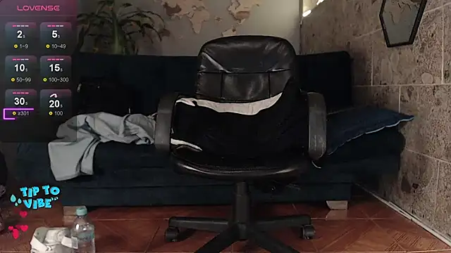 Snapshot of rogert_xx chatting on February 2025 04:25:02 AM rogert xx online show from February 2025 04:25:02 AM