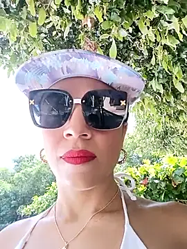  joanne and oliver  online show from November 2025 05:24:01 PM