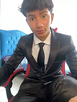 Leonarrrd 01 online show from November 2025 06:19:01 PM