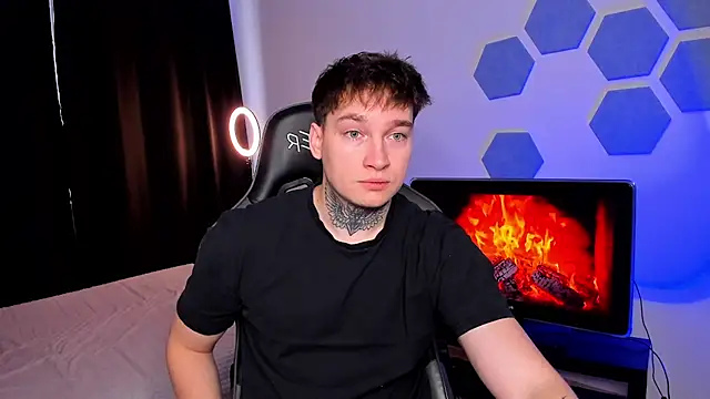 Chris Tyson online show from December 2025 08:44:01 AM