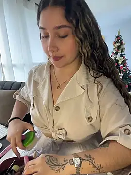 Cherryyquen online show from December 2025 04:27:01 PM