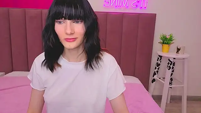 Snapshot of Lili_flowerr chatting on June 2026 11:46:01 AM Lili flowerr online show from June 2026 11:46:01 AM