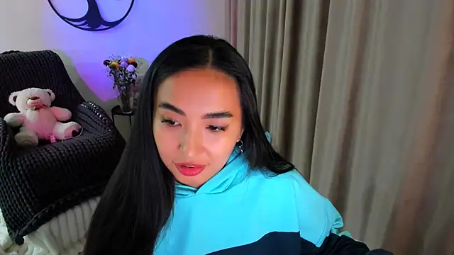 worldofkim online show from November 2025 01:24:01 PM