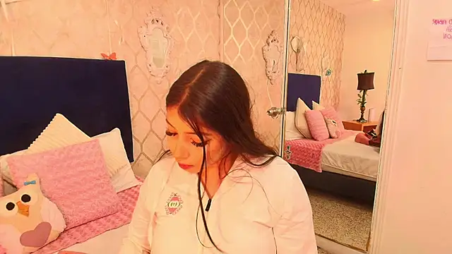 Miia Thompsonn online show from January 2025 09:05:01 PM