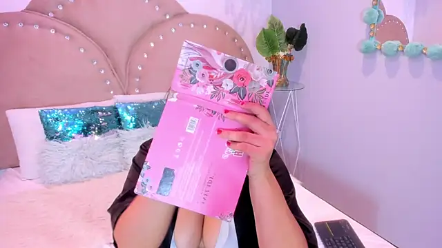 Miia Thompsonn online show from September 2025 03:22:01 AM