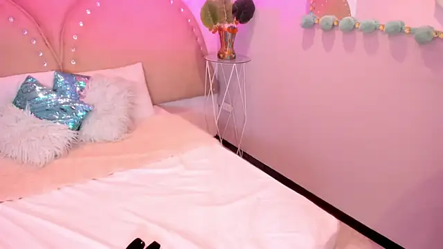 Miia Thompsonn online show from October 2025 03:25:02 AM