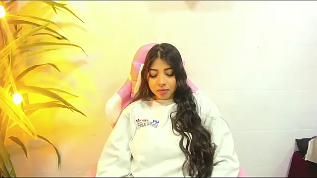 Miia Thompsonn online show from October 2025 04:17:01 PM