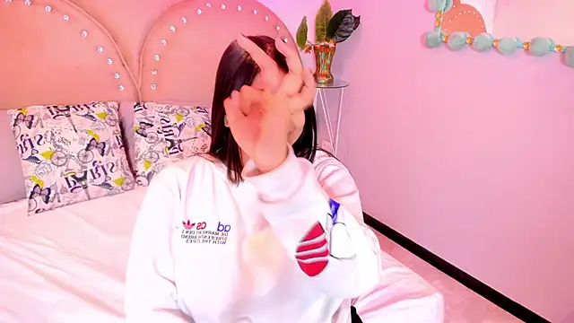 Miia Thompsonn online show from December 2025 03:26:02 AM