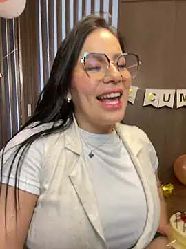 Snapshot of Miah_gomez_ chatting on January 2025 07:04:02 PM Miah gomez online show from January 2025 07:04:02 PM