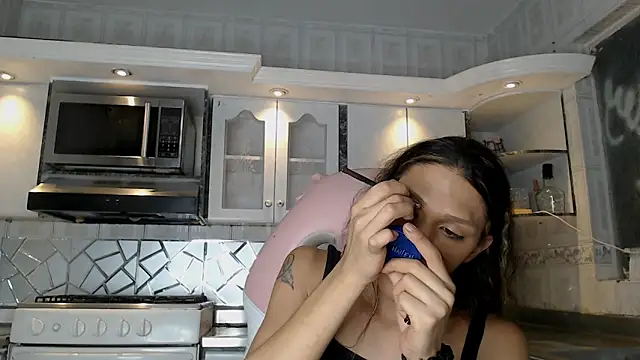 cristinaa oz online show from February 2026 07:21:02 PM