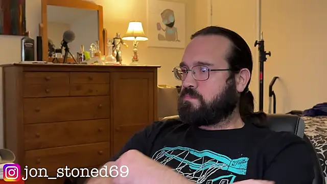 Snapshot of Seraph_De_La_Luna chatting on June 2026 01:44:02 AM Seraph De La Luna online show from June 2026 01:44:02 AM