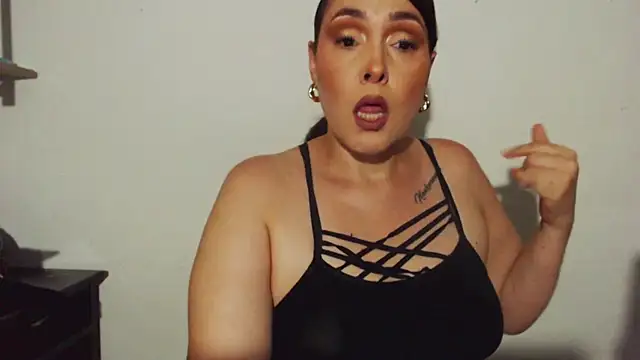 Snapshot of Miss_Agatha chatting on October 2025 01:20:02 AM Miss Agatha online show from October 2025 01:20:02 AM