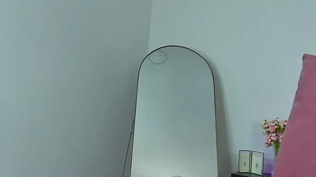 Snapshot of TootsieGirls chatting on December 2024 09:57:01 PM TootsieGirls online show from December 2024 09:57:01 PM