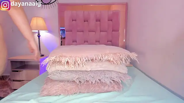 Snapshot of Voluptupus-girl chatting on October 2025 08:53:02 PM Voluptupus-girl online show from October 2025 08:53:02 PM