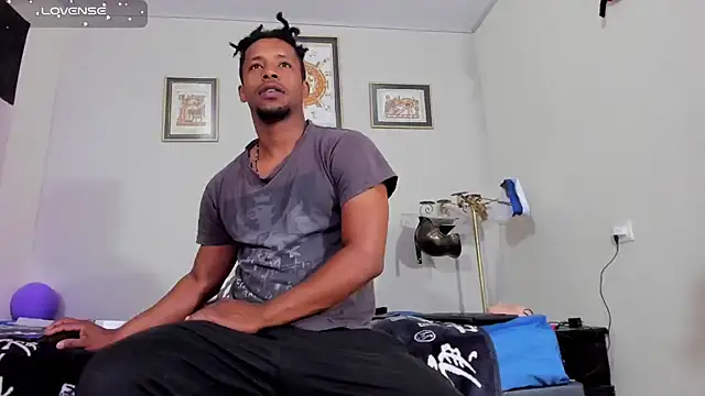 AlejoKhalifa  online show from November 2025 10:14:01 AM