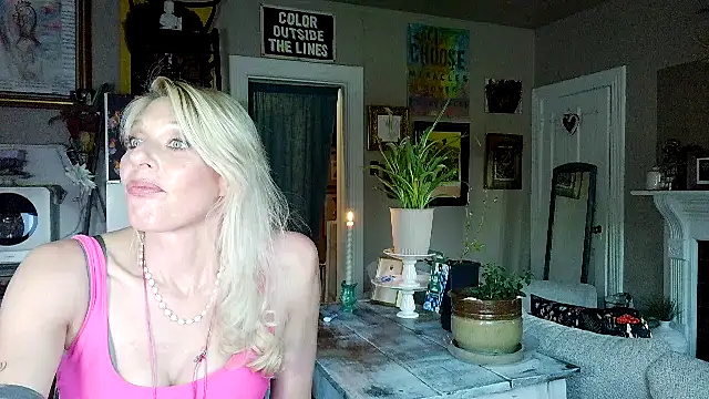 Snapshot of Glamazonx chatting on May 2026 01:44:02 AM Glamazonx online show from May 2026 01:44:02 AM