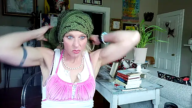 Snapshot of Glamazonx chatting on May 2026 04:14:02 PM Glamazonx online show from May 2026 04:14:02 PM