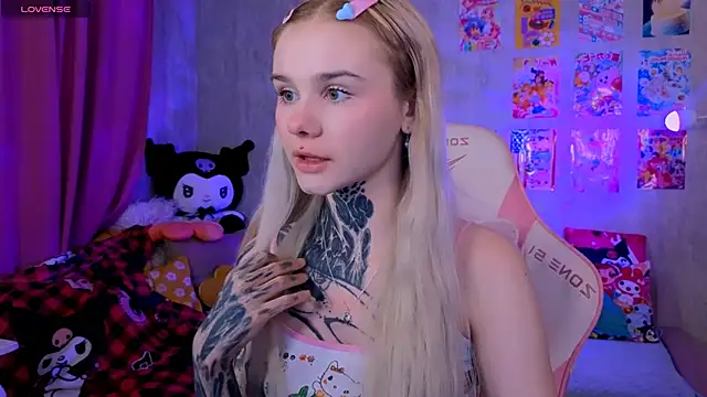 Britney Lynch online show from February 2026 07:01:01 PM