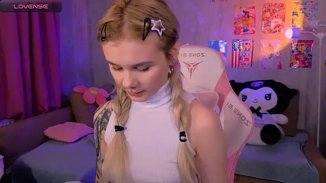 Britney Lynch online show from March 2026 06:48:02 PM