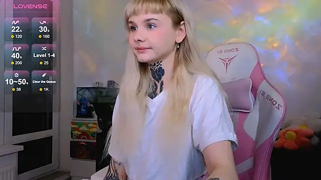 Britney Lynch online show from March 2026 07:02:02 PM