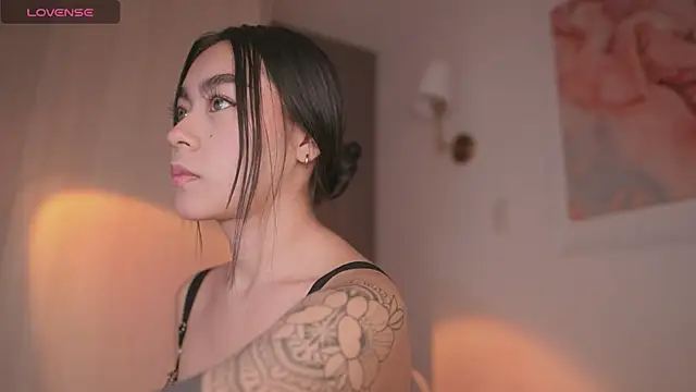 Snapshot of GigiLee_ chatting on October 2025 10:32:02 PM GigiLee  online show from October 2025 10:32:02 PM