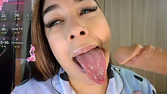 leahtemptation3 online show from June 2026 11:52:01 PM