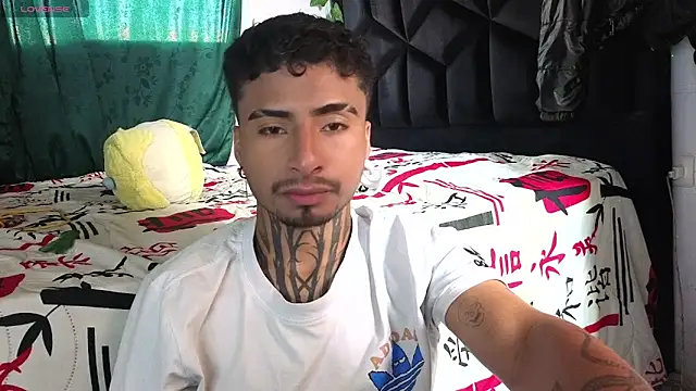 Snapshot of JuanCamiilo_66 chatting on May 2026 05:32:01 PM JuanCamiilo 66 online show from May 2026 05:32:01 PM