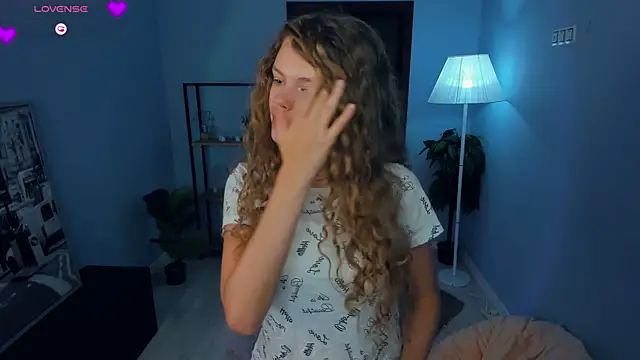 RayaNenlia online show from October 2025 05:02:02 AM