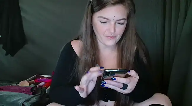 Snapshot of SherineDivine chatting on December 2024 10:44:02 AM SherineDivine online show from December 2024 10:44:02 AM