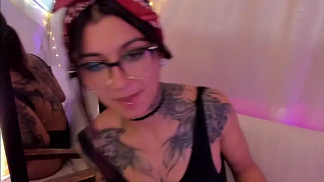 Snapshot of noemi_foxxx chatting on February 2025 04:24:02 PM noemi foxxx online show from February 2025 04:24:02 PM