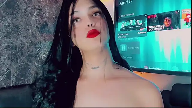 Emmaa Saenz  online show from November 2025 09:16:01 PM