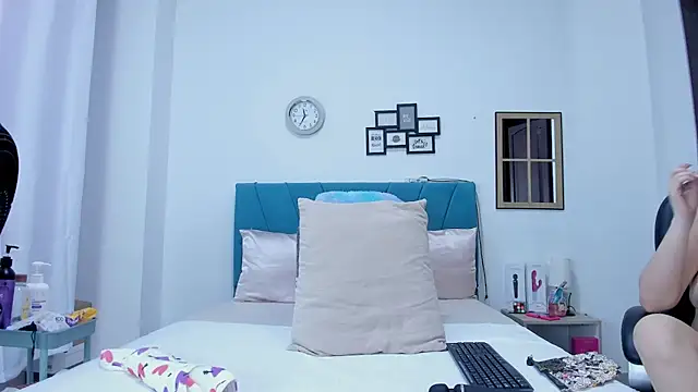 kamila lopez online show from November 2025 09:47:02 PM