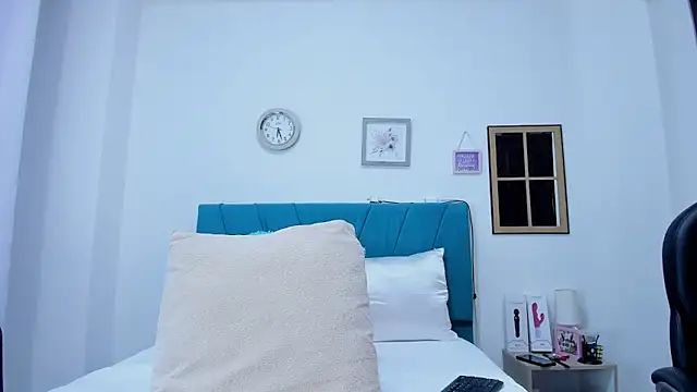 kamila lopez online show from April 2026 08:32:01 PM