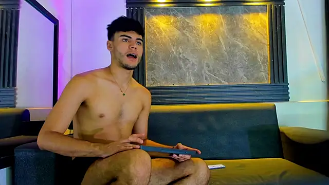 liam genner  online show from November 2025 08:30:02 PM