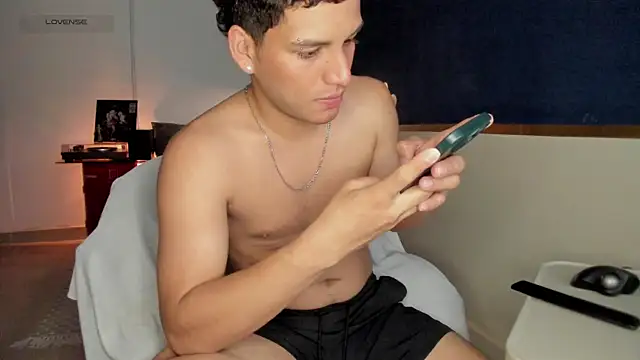 Snapshot of Curlblue chatting on April 2026 01:08:01 AM Curlblue online show from April 2026 01:08:01 AM