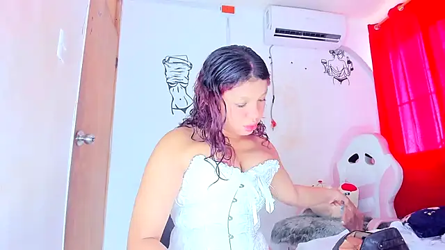 Emily Coper18 online show from February 2026 01:41:02 PM