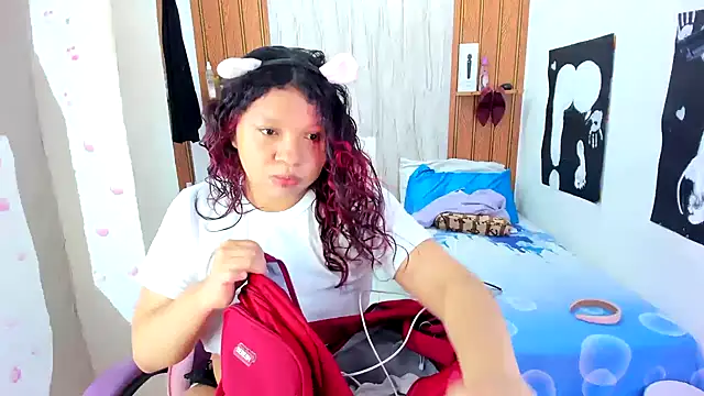 Emily Coper18 online show from July 2026 02:02:01 PM