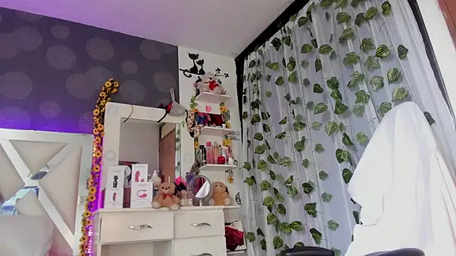 Reina Love2 online show from March 2025 03:47:02 PM