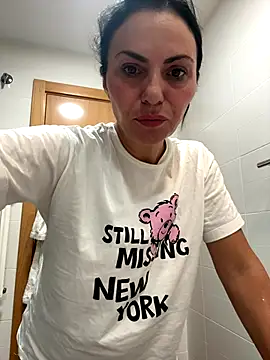 Snapshot of KimKelly13 chatting on October 2025 06:42:02 AM KimKelly13 online show from October 2025 06:42:02 AM
